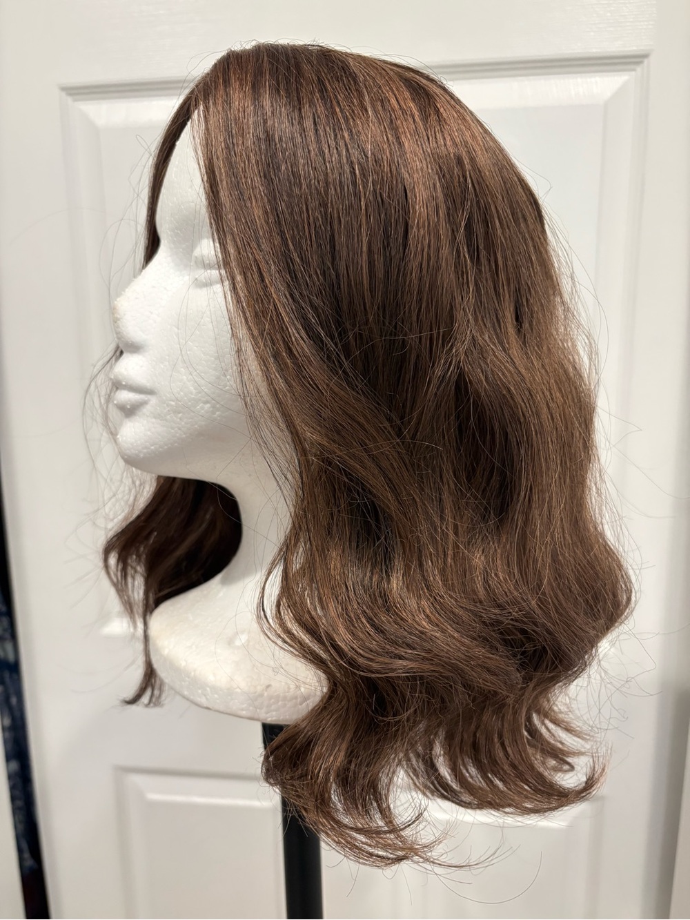 Brunette Brown Chestnut Long Waves Synthetic Wig! Excellent condition! Curls!